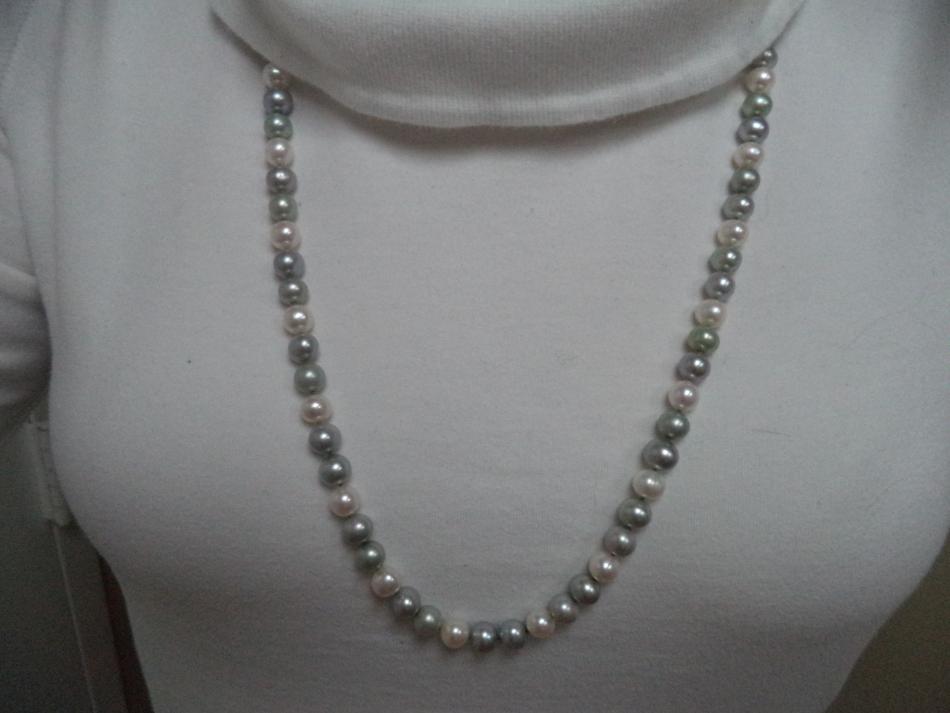 Freshwater pearl strand from Honora