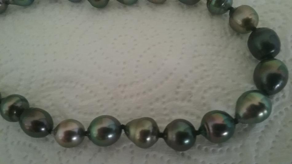 multicolor Tahitian pearl necklace Close up