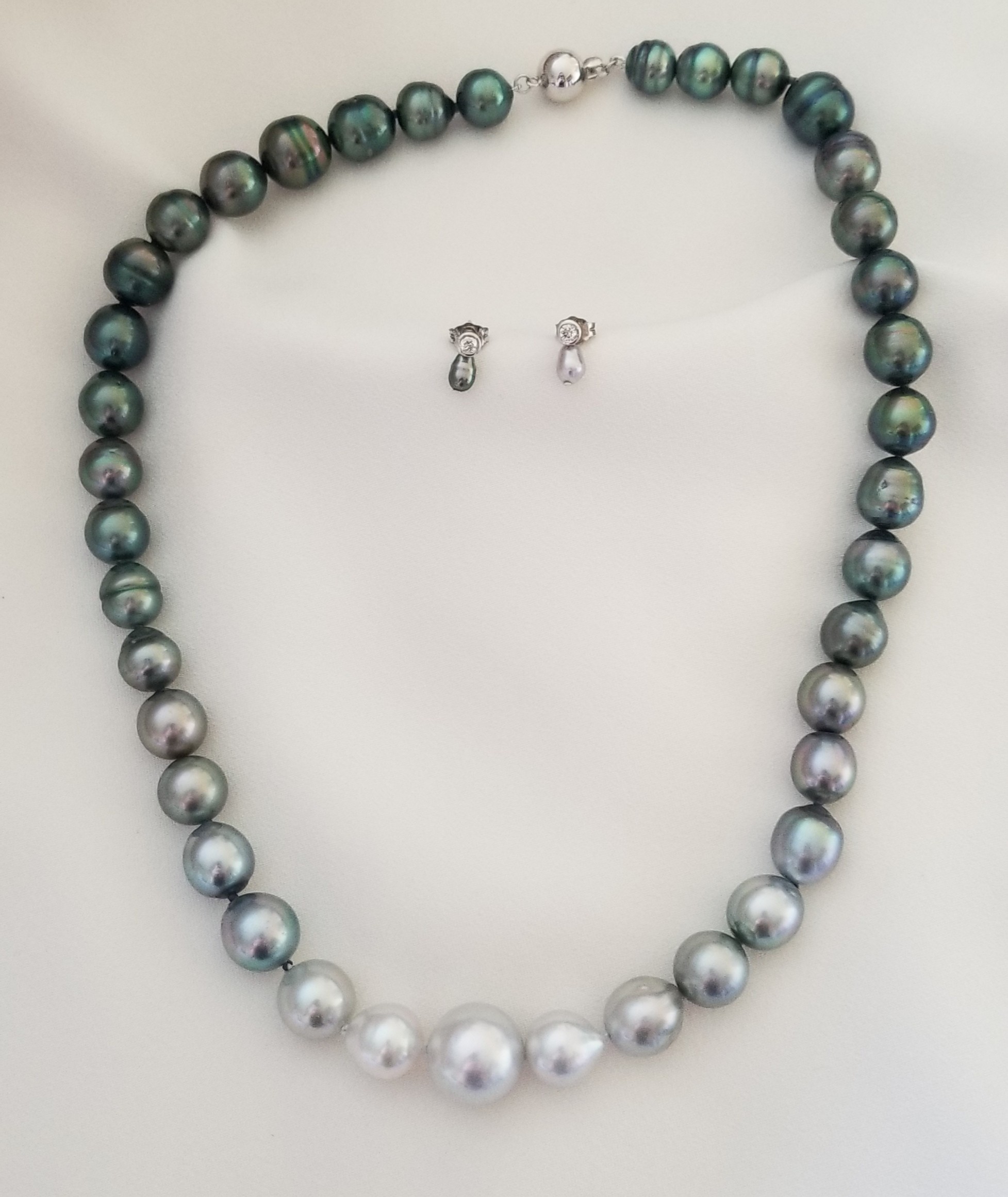 Tahitian and white South Sea ombre necklace