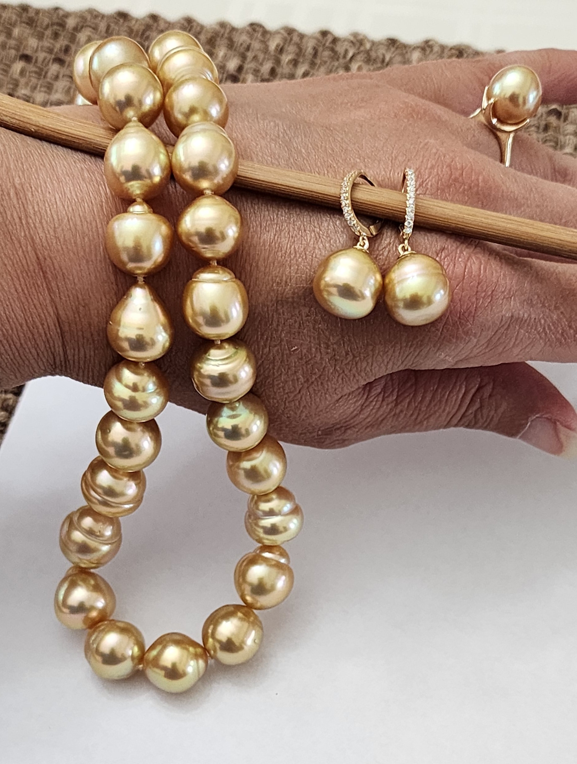 Golden SS pearl Baroque Strand with Matching earrings