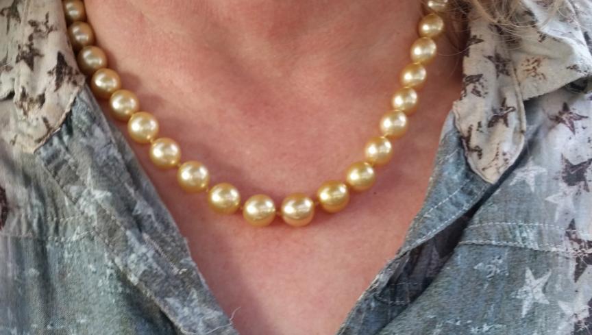 9-11mm 22 kt gold south sea stand from Pearl Paradise