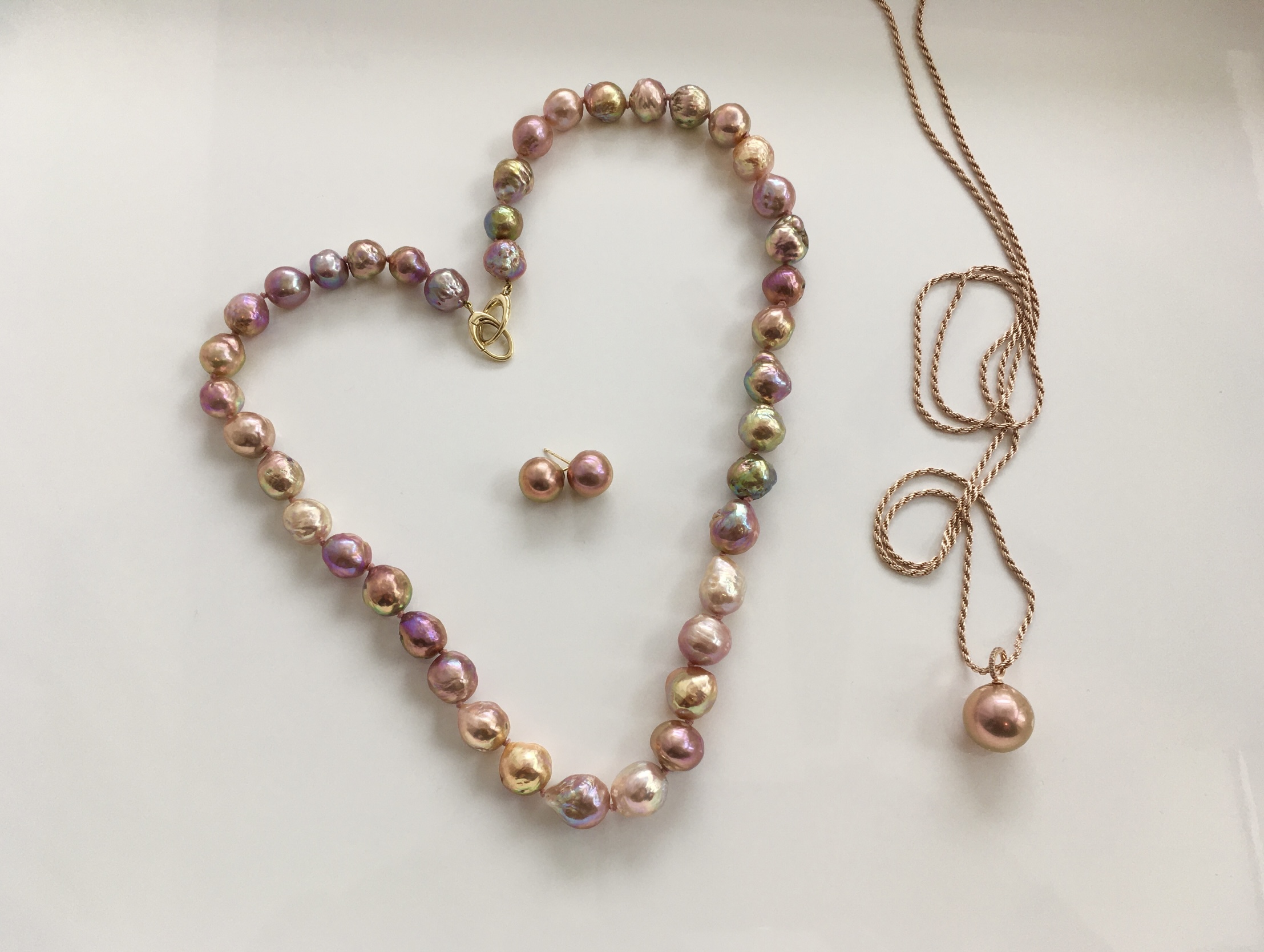 The strand is of Japan Kasumi pearls selected by Sarah for this Top Harvest 2019 strand. The pendant is an Edison pearl Jeremy selected from the Grace Pearl showcase. The studs are metallic freshwater pearls that could easily be mislabeled as either Kasumi or more commonly, Edison pearls, by some vendors.