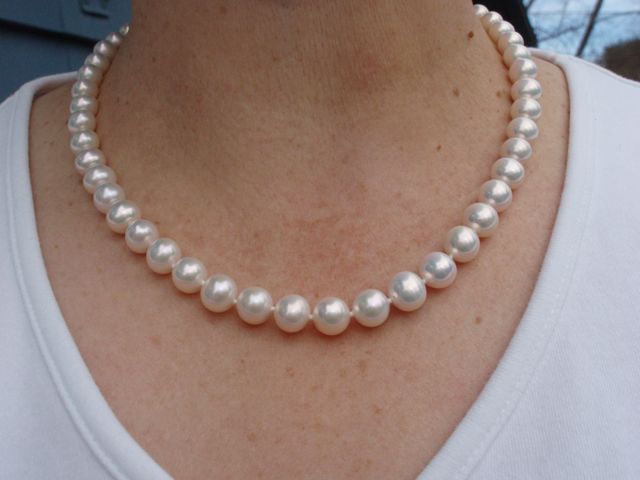 8.0-8.5 mm white metallic strand from Pearl Paradise