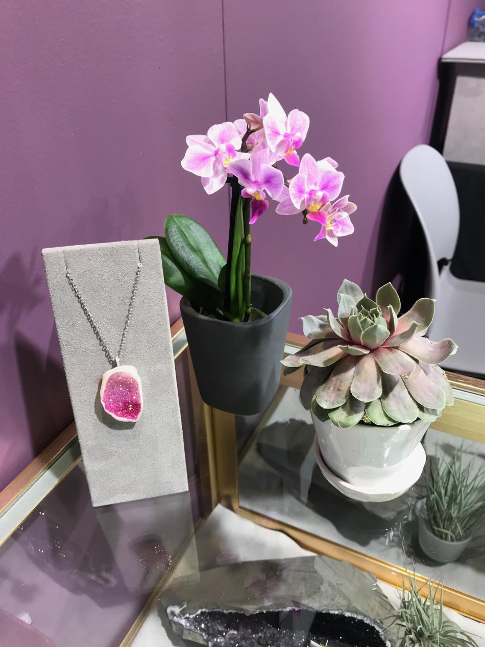 large sliced pearl with sapphire by little h