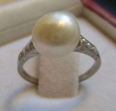 antique-natural-4-ct-freshwater-pearl-platinum-diamond-ring-21638385.jpg