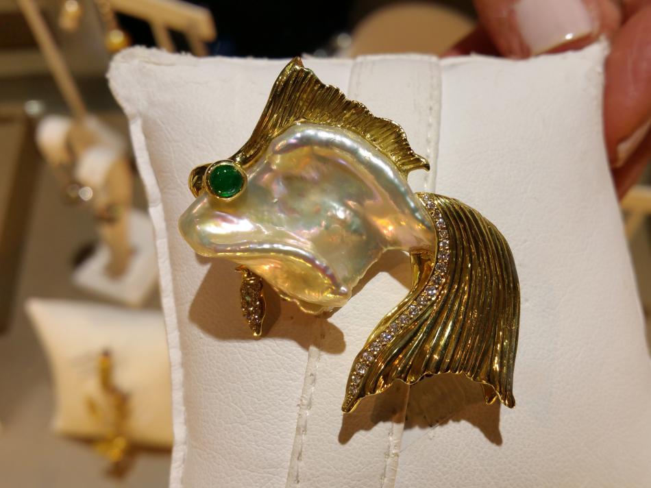 Avi Raz of A&Z Pearls creates a fish brooch with a baroque pearl