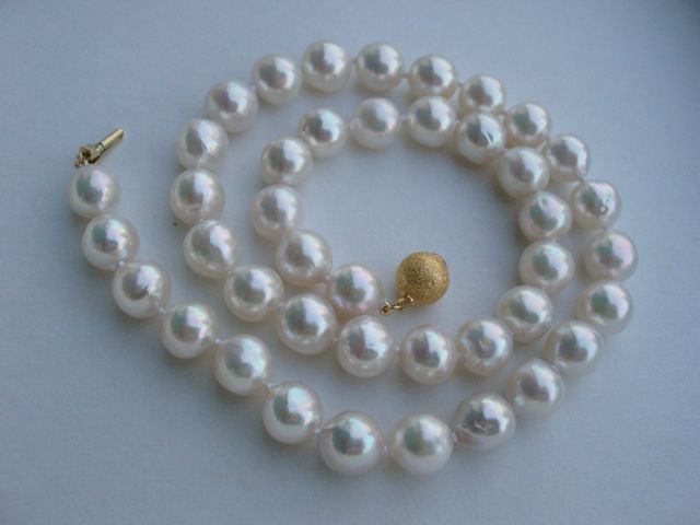 baroque akoyas clasp that came with them.jpeg