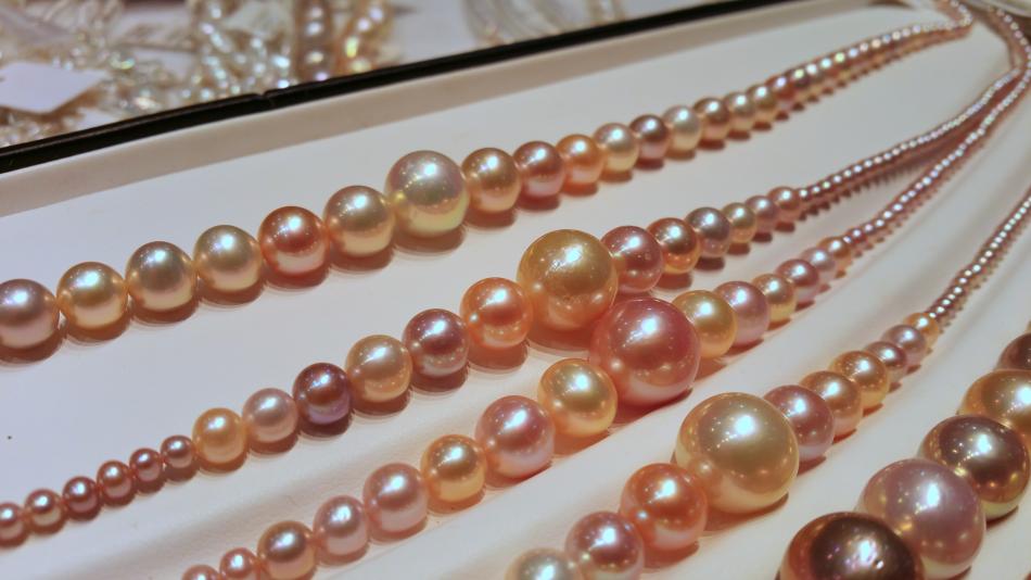 Natural color graduated freshwater pearl strands