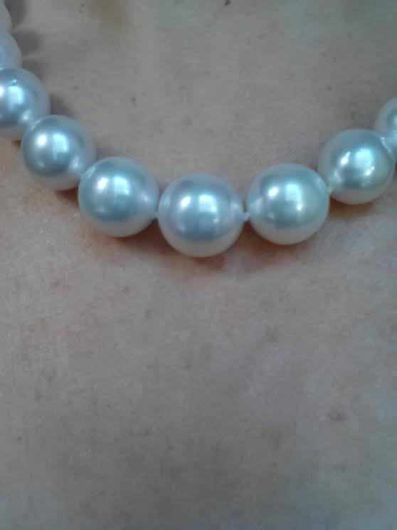 Close up of Pearl Paradise white South Sea necklace