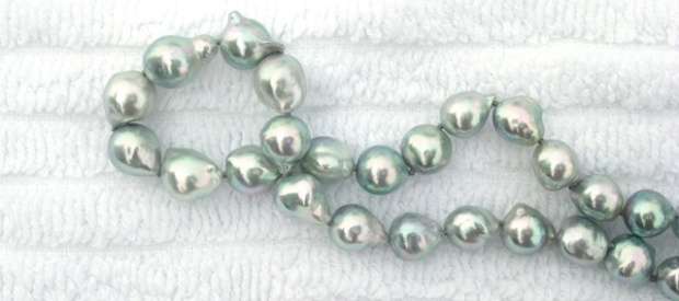 blue-green baroque akoya close up