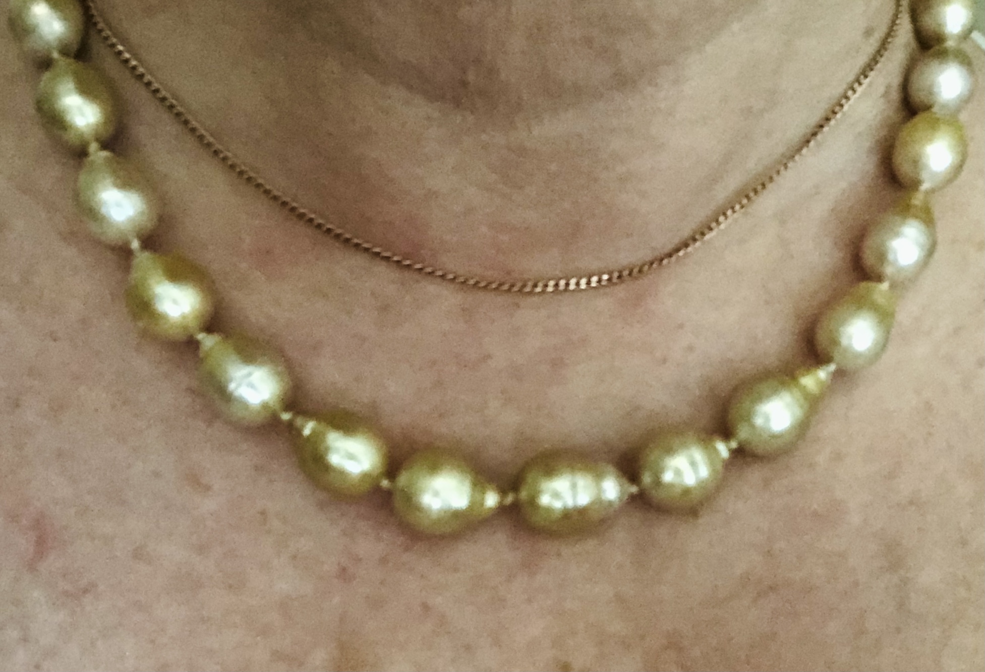 Gold South Sea baroque necklace close up