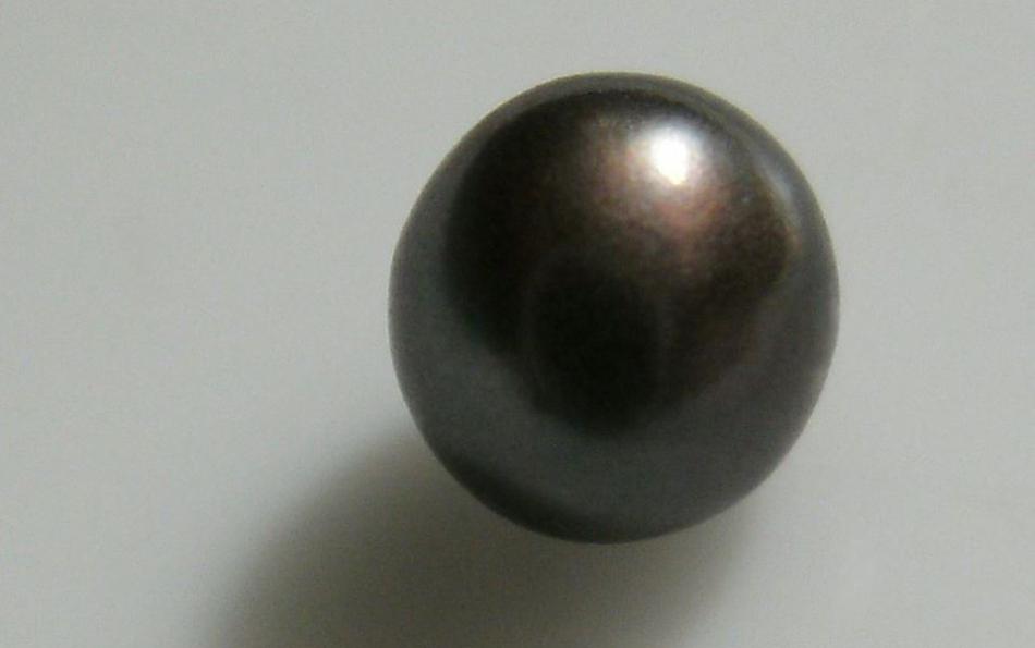 Lagoon Island Pearls: Dave calls the Holy Grail of gems - a natural black pear