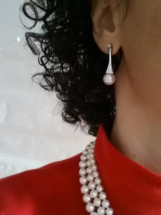 Graduated metallic strand with earrings