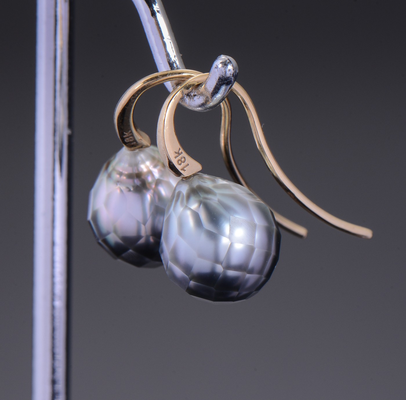 Faceted Tahitian pearl drop earrings set on 18k yellow gold
