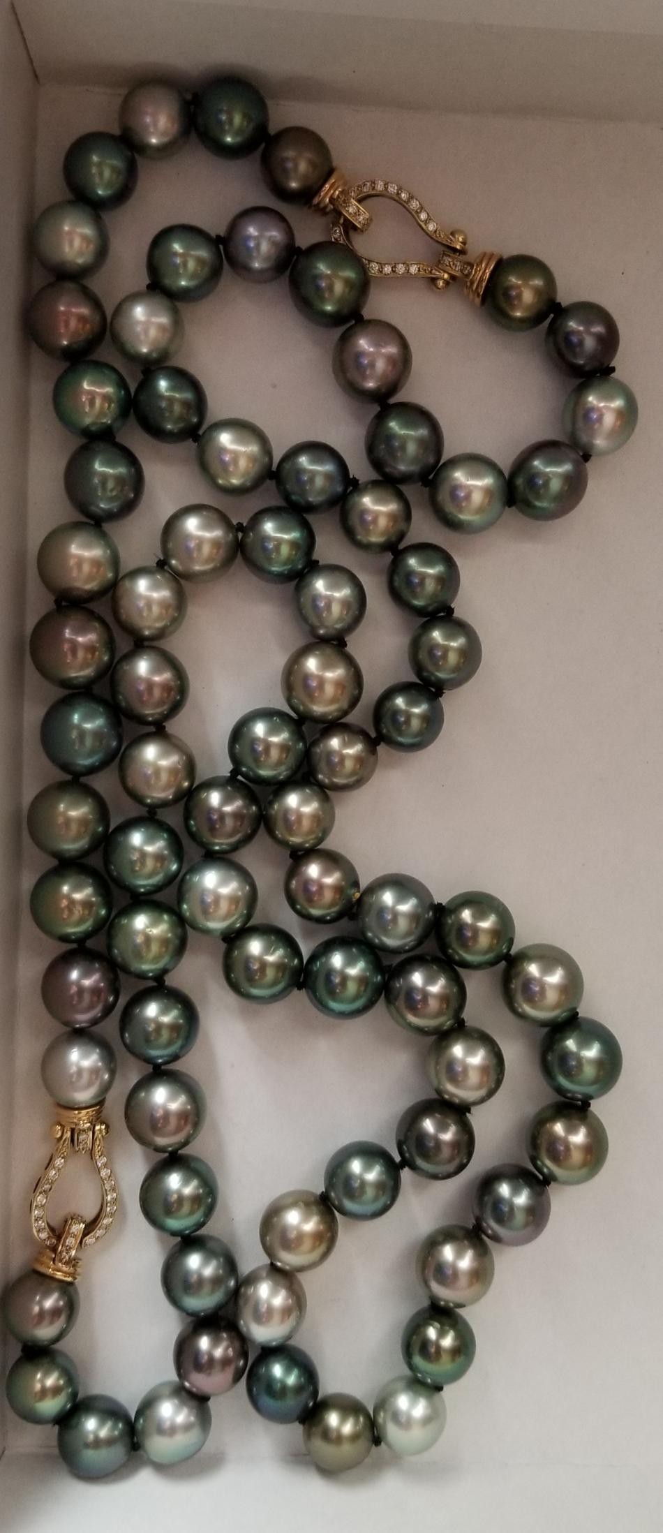 Tahitian pearl necklace from Robert Wan