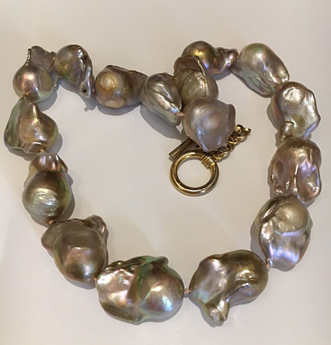 Freshwater pearls from gem show