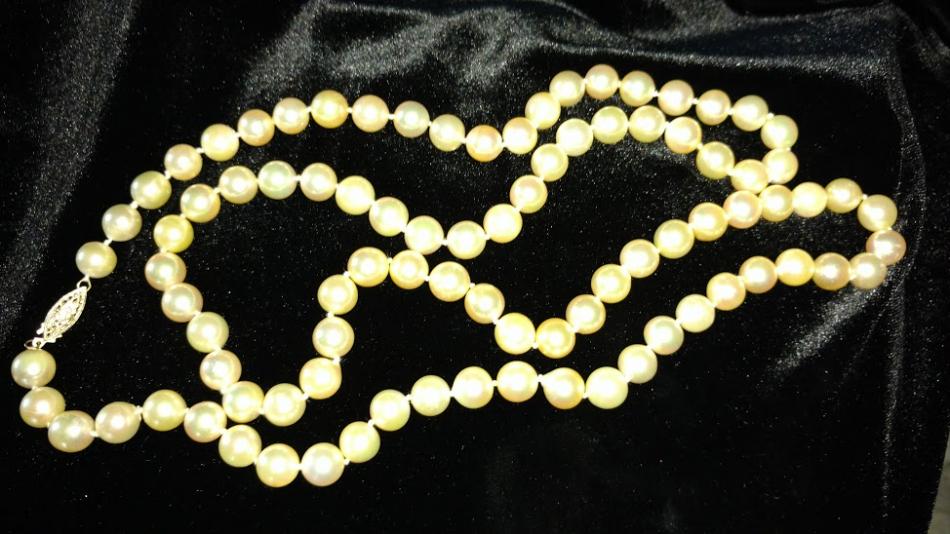 32 with 8.5-9 mm pearls of yellowish cream color, moderate blemishes and medium luster