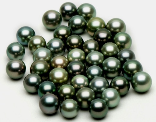 Loose Tahitian pearls with green body color