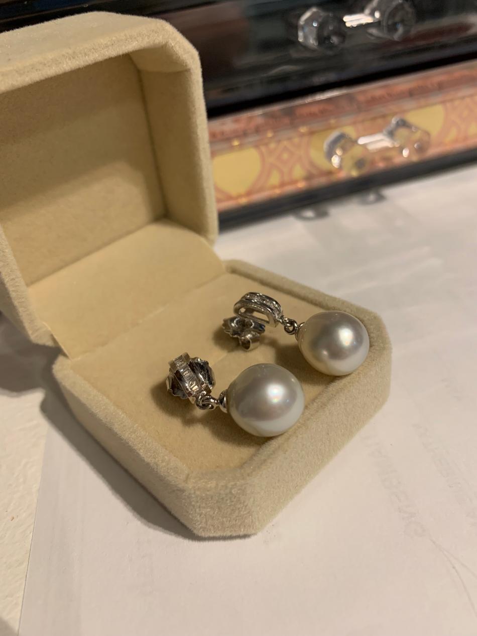 Grey Pearls - Earrings