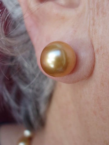 10.8 mm golden pearl stud on ear