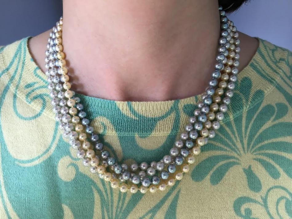 rope is made up of my 18 golden akoya and 18 blue akoya, connected to a 36 rope of pistachio akoya Pearl Paradise