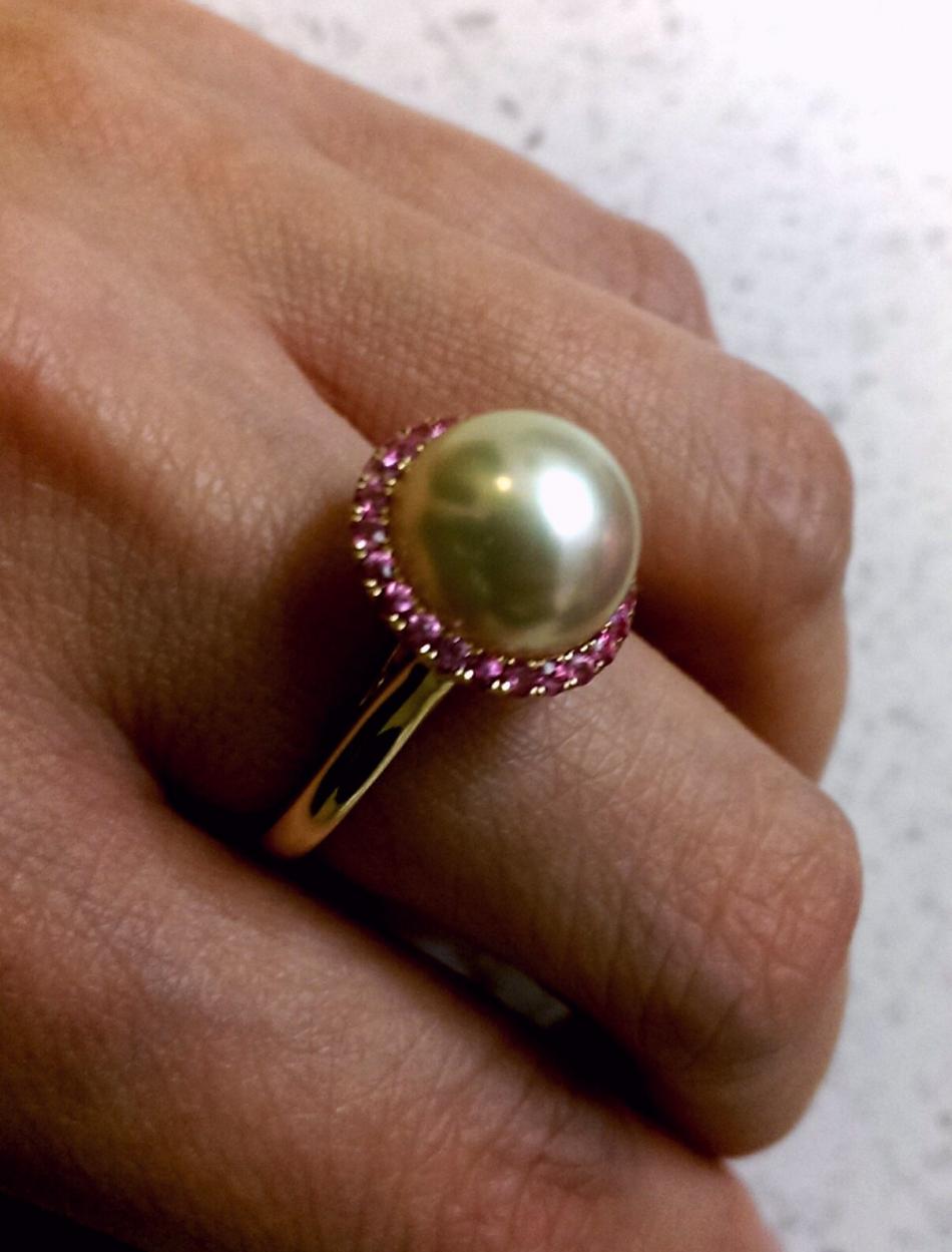 champagne pearl has a pinkish overtone with pink sapphires