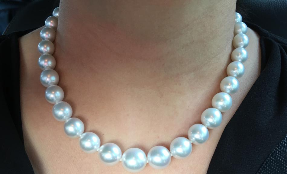 White South Sea pearl necklace