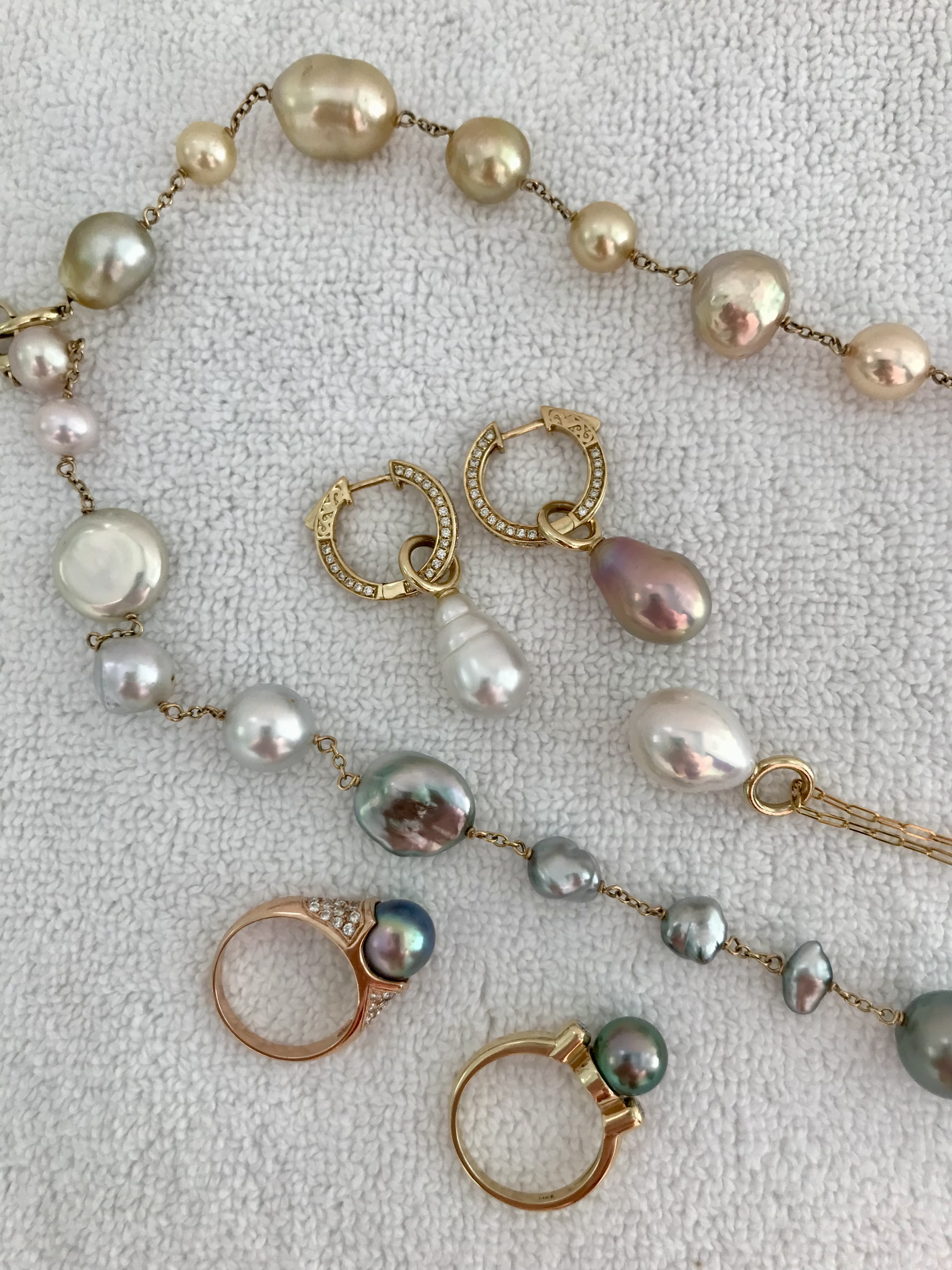 Ombre' tin-cup, The Queen pendant, Winter Snowman and Summer Rain pendants on earring hoops Sea of Cortez pearl from Douglas in the Pearl Paradise rose gold ring setting, and a Tahitian yellow gold ring from Kamoka