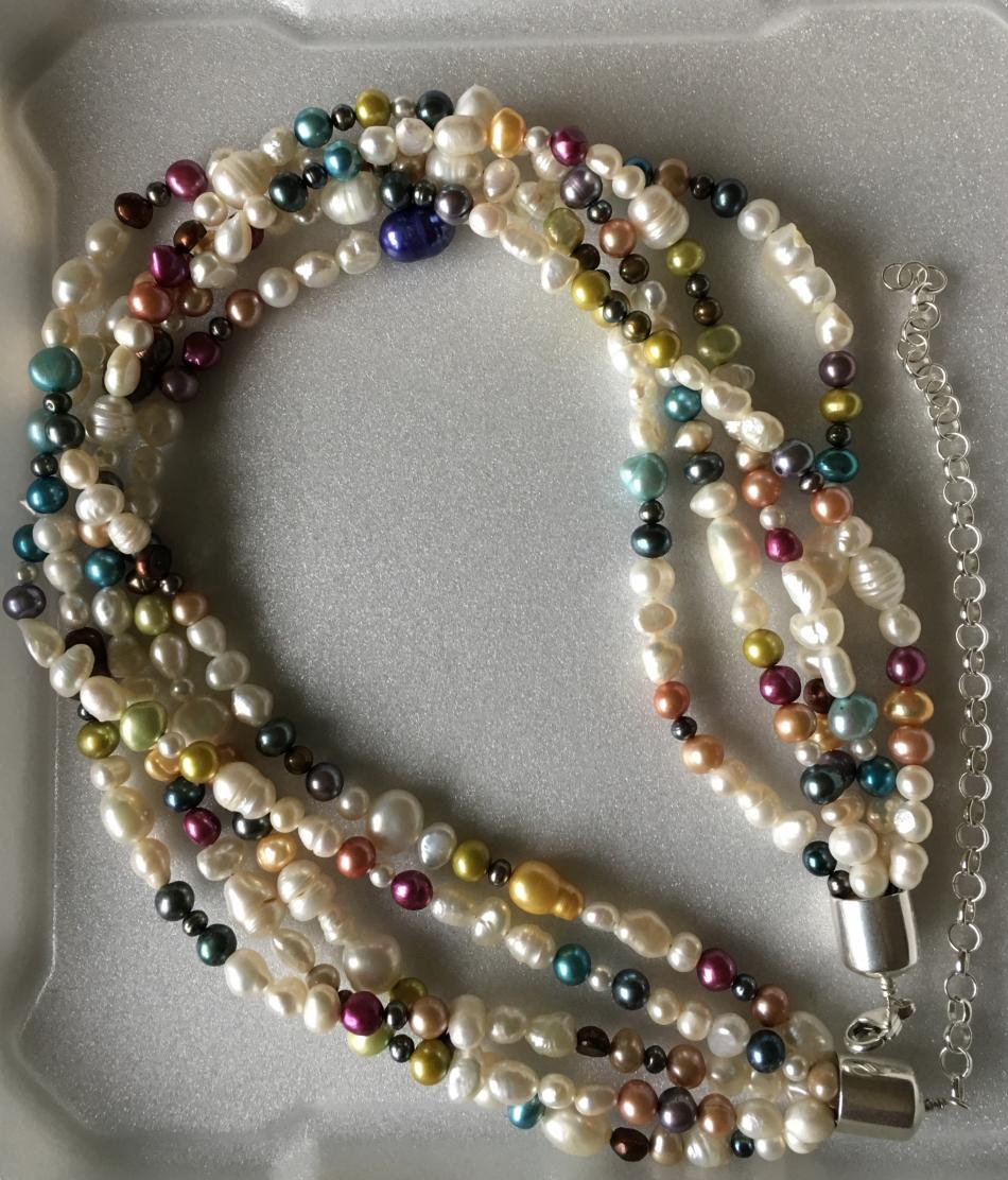 Mixed freshwater strands baroque