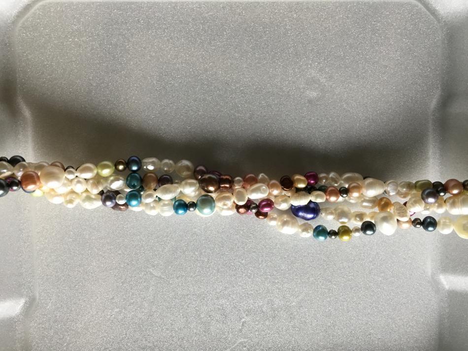 Mixed freshwater strands baroque