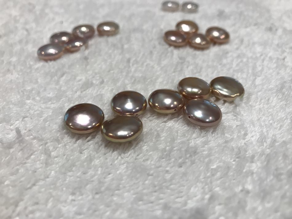 Metallic coin pearls