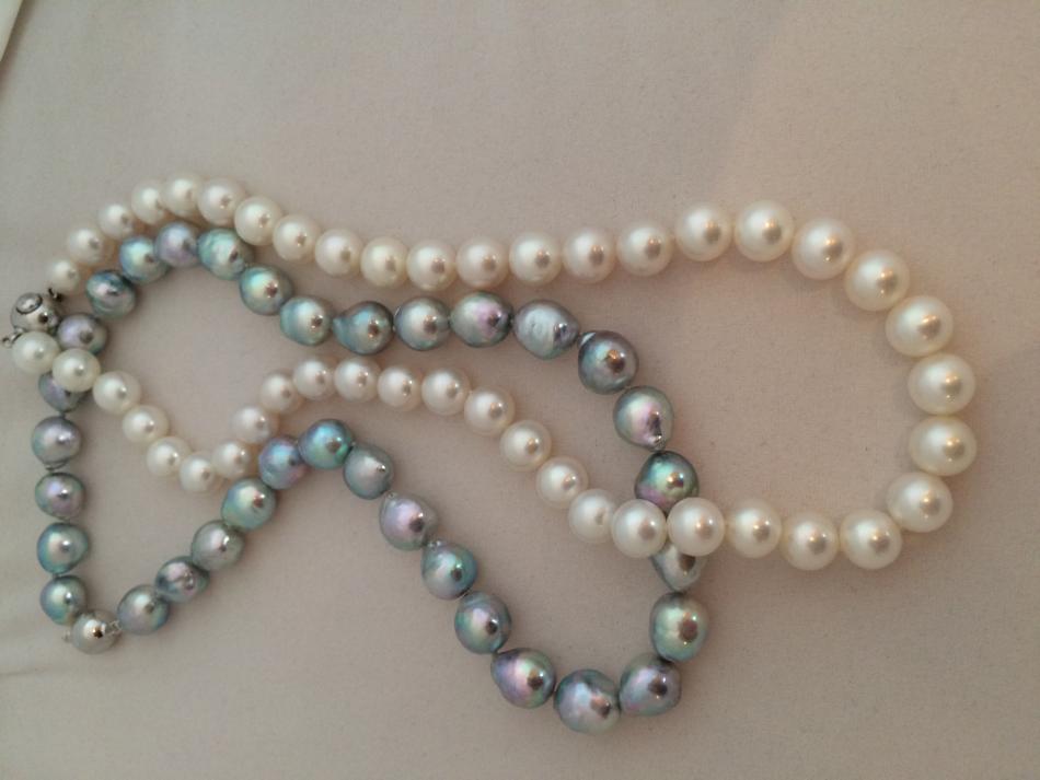  baroque akoyas from Pearl Paradise with 8 mm freshwater from Honora
