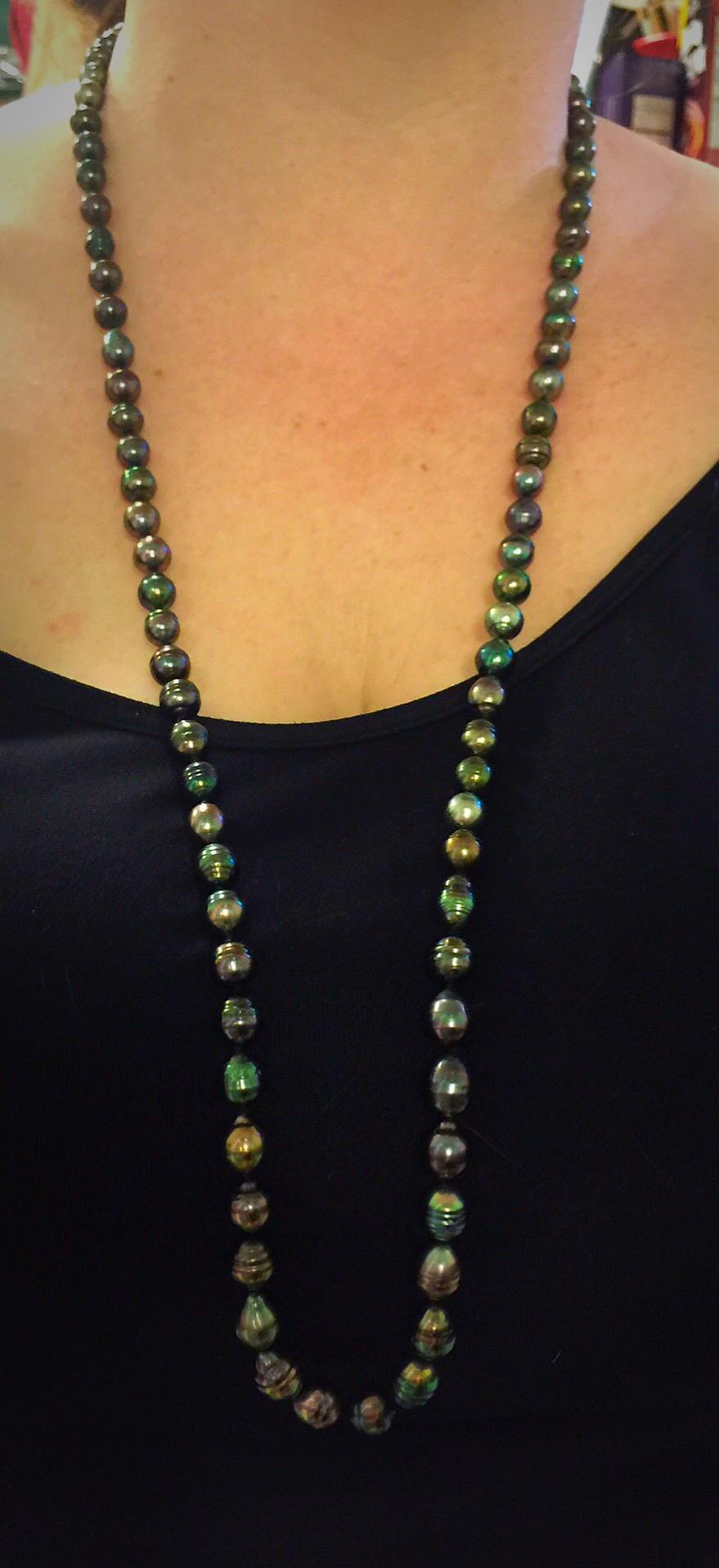 petite baroque Tahitian necklace - pearls between 7mm and 8 mm
