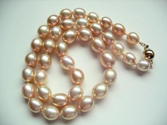 Pearl Paradise color-shifting metallic pearl strand