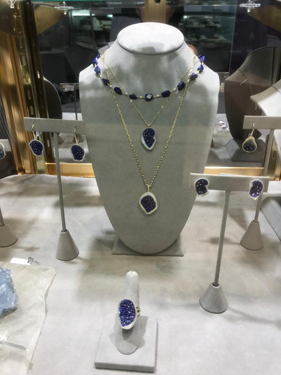 a little h display of pearl geodes