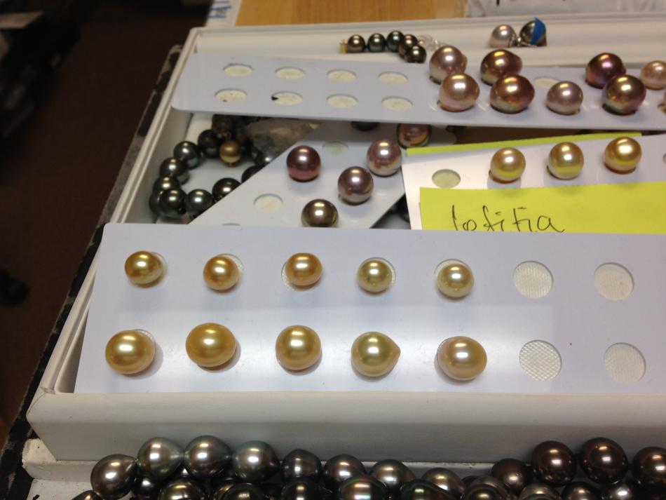Loose golden South Sea pearls