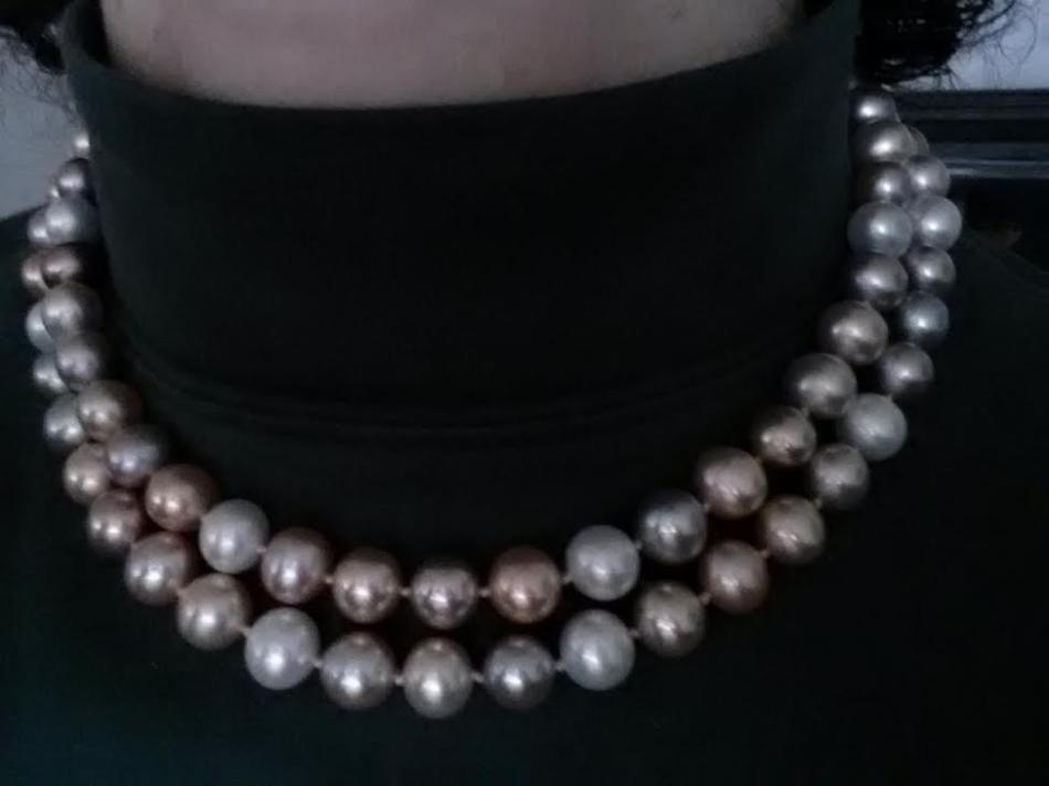 Metallic pearl strand