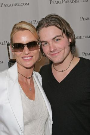 Nicolette Sheridan and Kevin Zeger wearing Tahitian on leather from pearl paradise