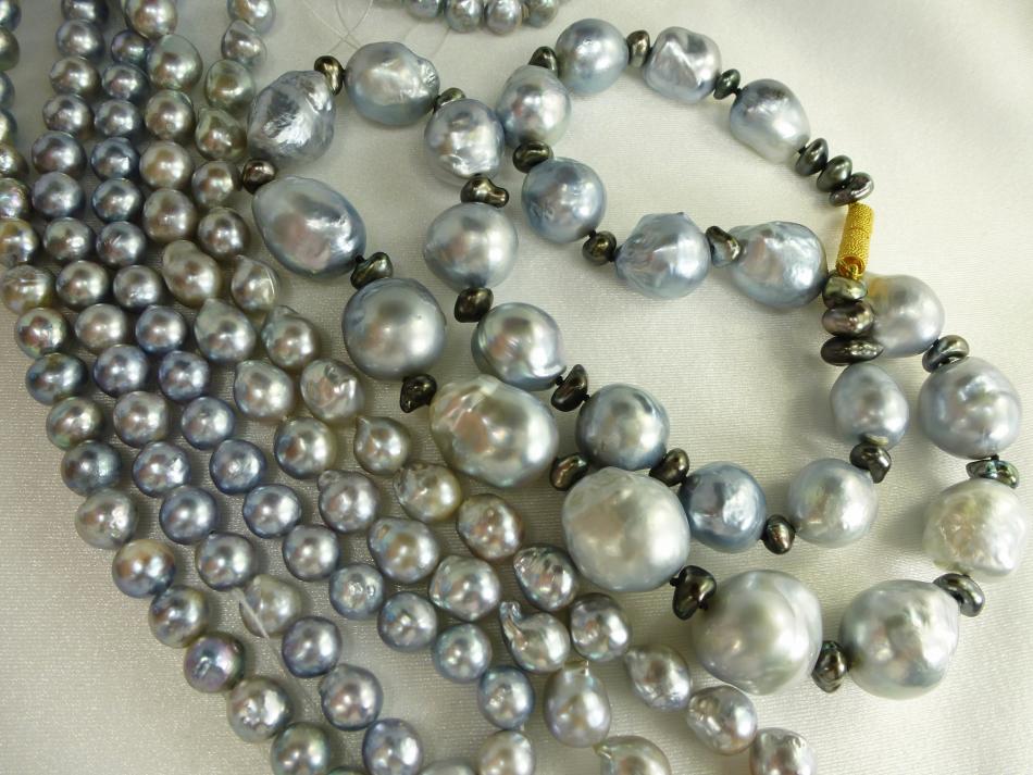 Silver blue baroque SS with Kamoka keshi