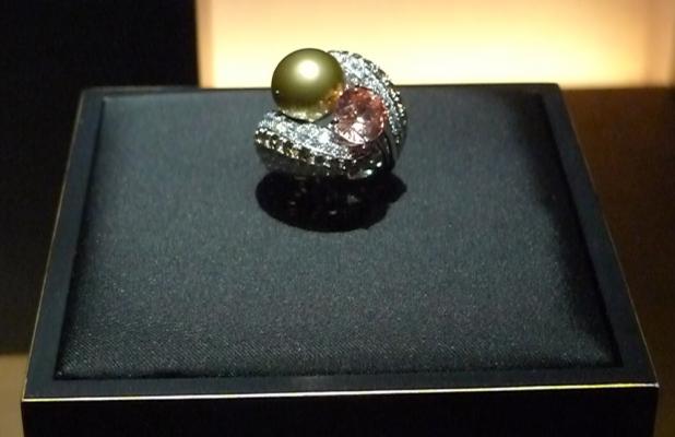 P1140666-cartier-natural-pearls-paris-26-biennale.jpg
