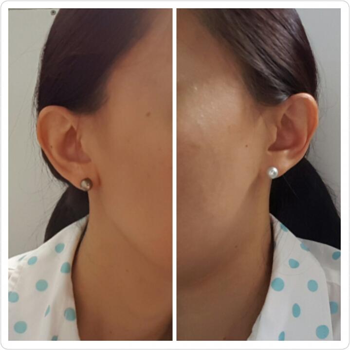 Mismatched black and white pearl studs