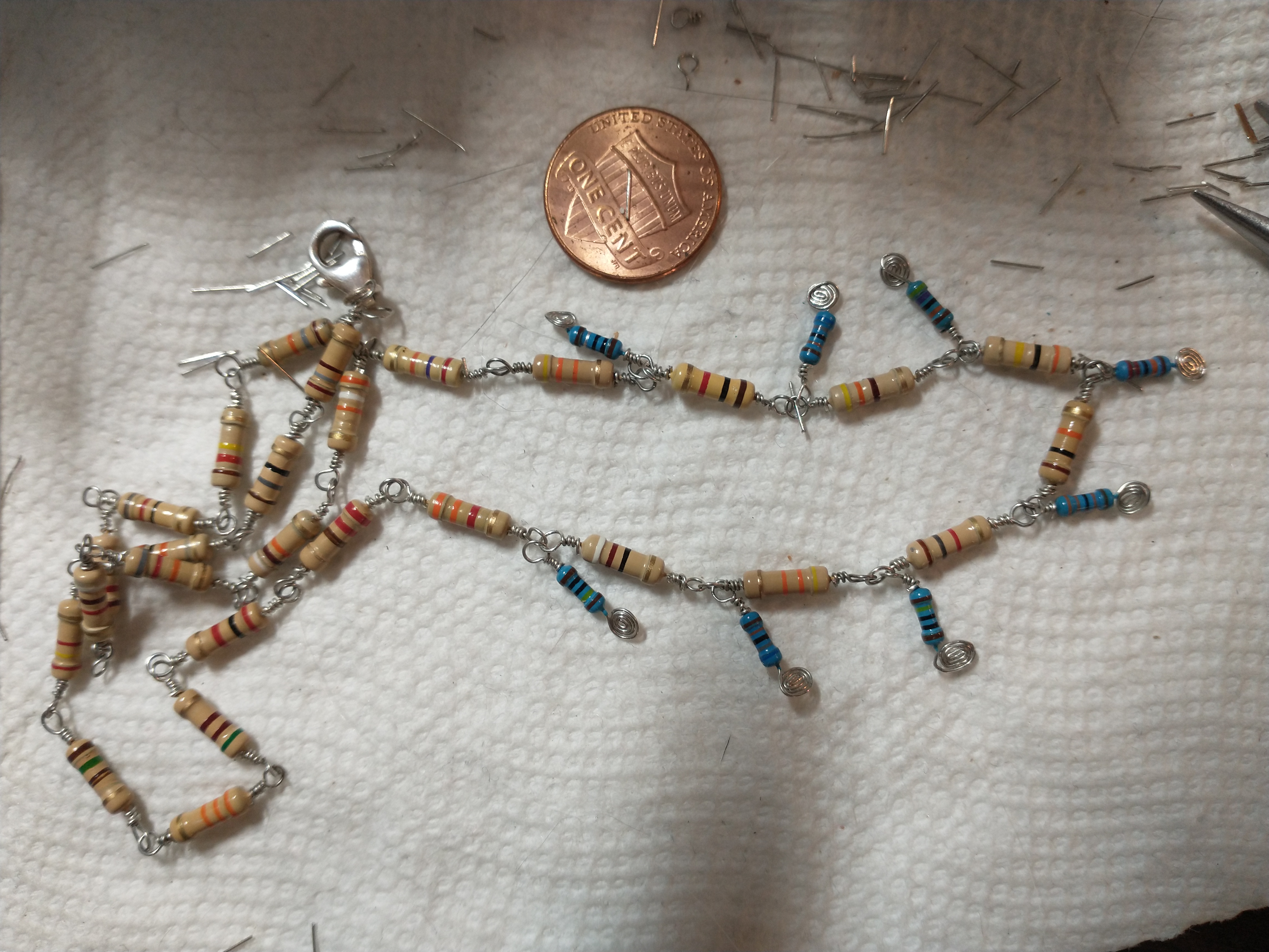 resistor_necklace3.jpg
