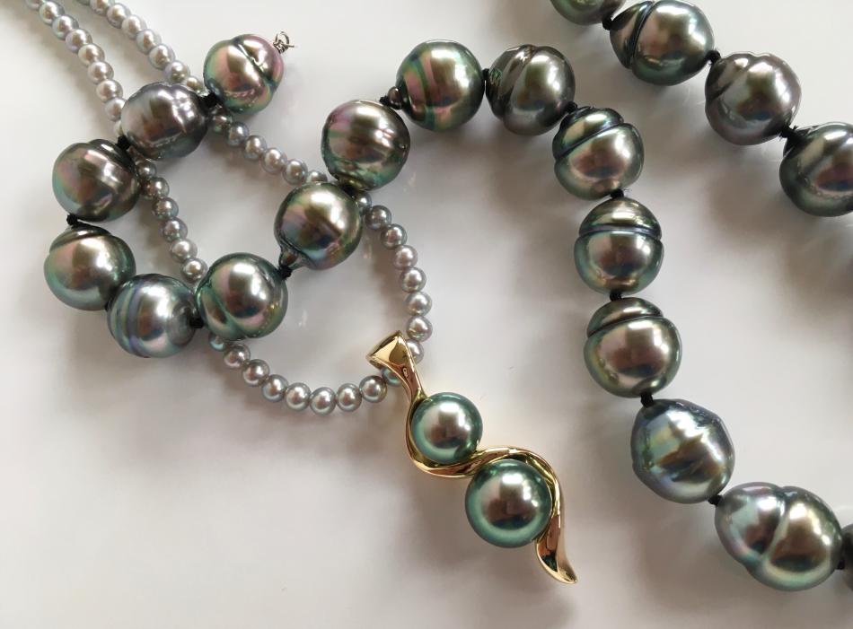Silvery green Tahitian strand Pearl Paradise, and a Tahitian wahine pendant Mark Kane Designs, Hawaii.