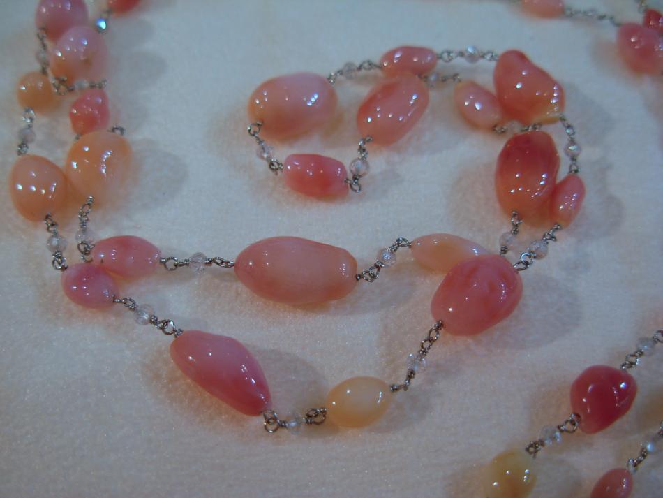 Conch pearl and diamond staggered necklace