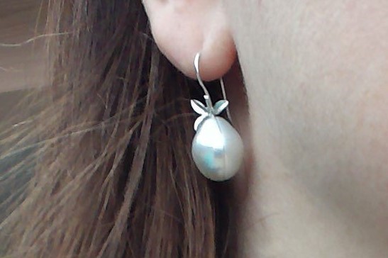 White South Sea drop pearl earrings with Blossom setting