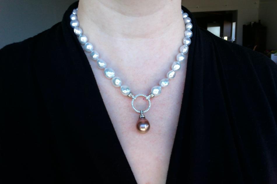 White South Sea freeform baroque strand Pearl Paradise