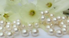 Pearls and flower
