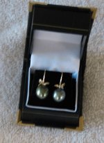 tahitian earrings 001.jpg