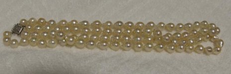 pearl necklace b1.jpg