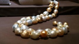 Yvel pearl strand with brushed gold, pearl-shaped beads